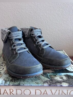 Chaco Barberry Foldover Boot Ladies 8.5 Color Castlerock